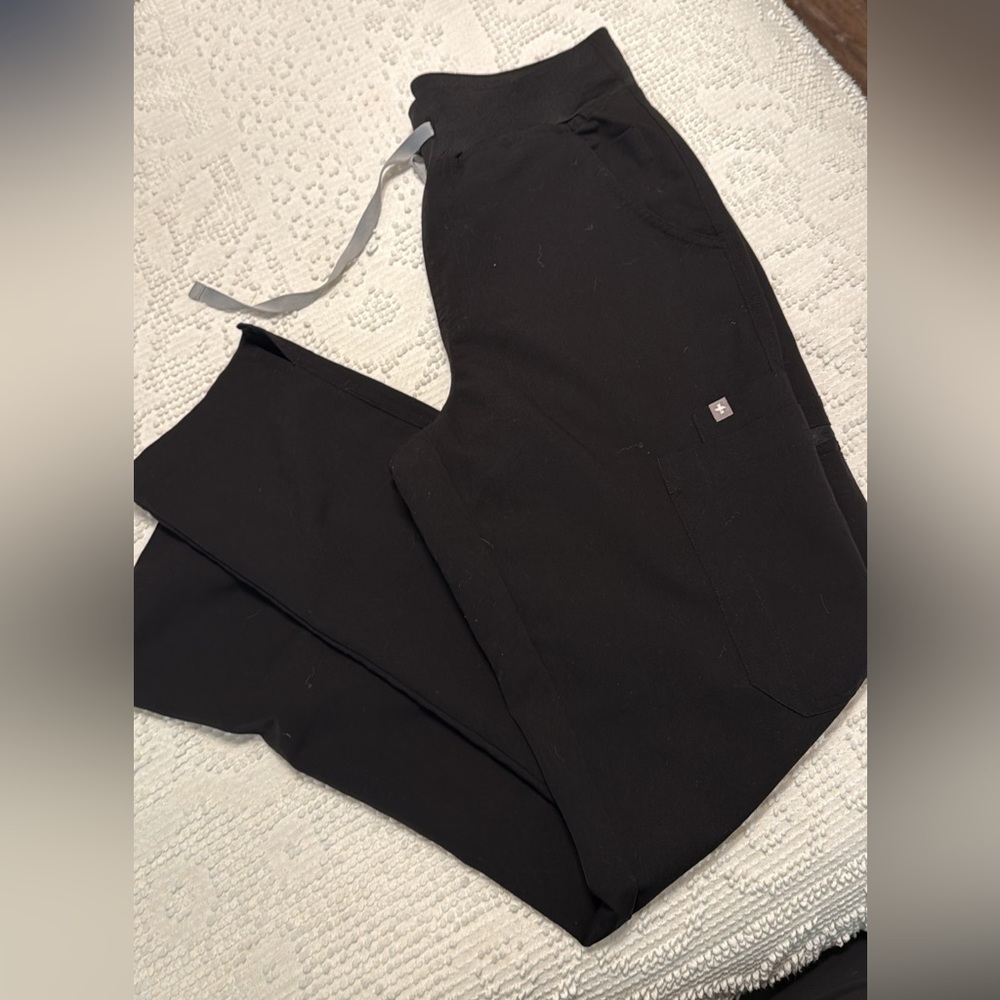 Women’s Black Pants. Figs straight leg